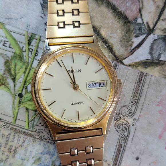 Vintage Watches Elgin Gold Tone Quartz Day Date Mens Dress Watch 1980s - Picture 2 of 10